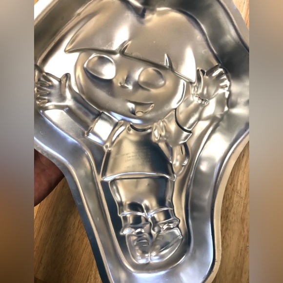 Wilton Dora The Explorer Aluminum Cake Pan 2105-6300 Baking Mold 2003 - Picture 4 of 4